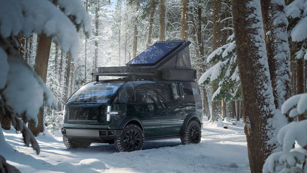 Canoo Van Offgrid, veículo elétrico modular projetado para uso fora da rede elétrica, com soluções sustentáveis e capacidade para aventuras ao ar livre.